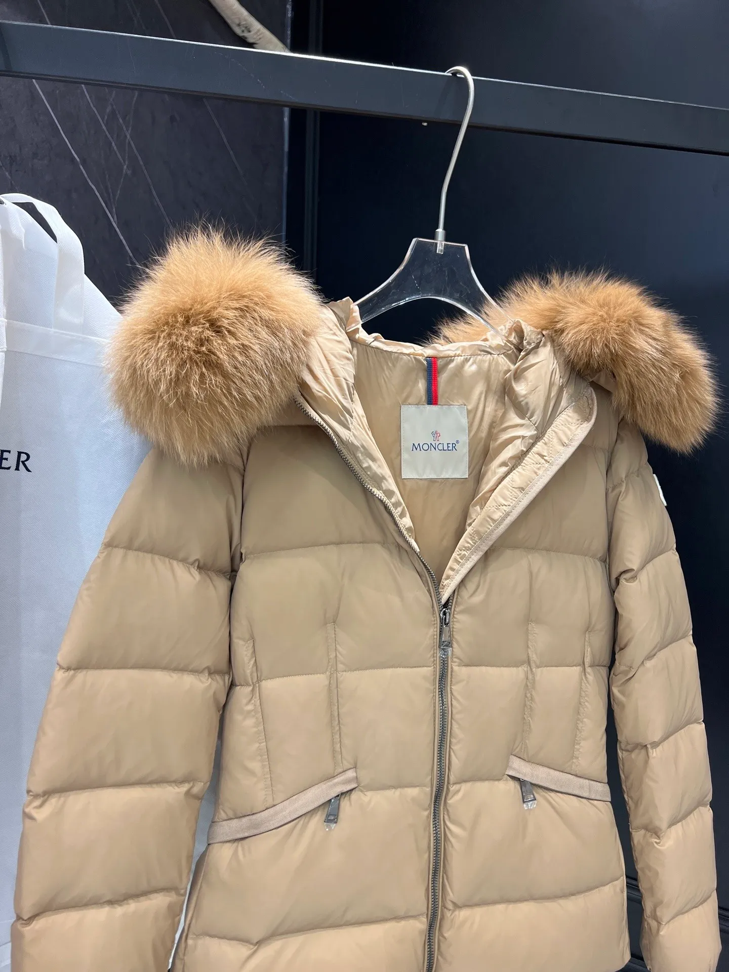 MONCLER Boed Boed longue saison ， ， 。 (! ， ) Boed ， ， 。 longue saison ， 。 · longue saison .Longue saison · · · · ， ·